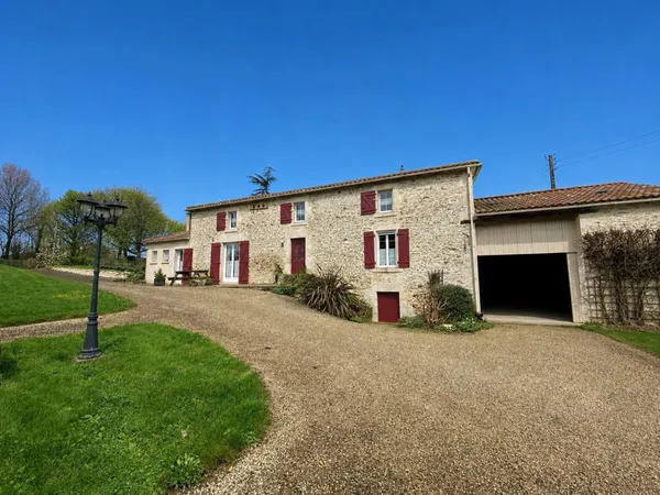 MAISON ANCIENNE EN PIERRES 3 CHAMBRES CADRE VERDOYANT GRANDE DEPENDANCE ATTENANTE 75 M²