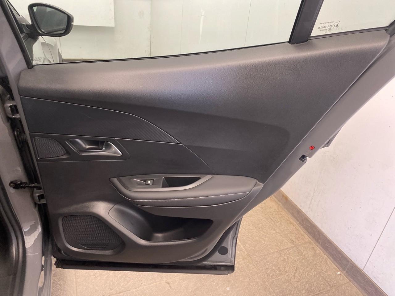 Peugeot 2008 puretech 100 s&s bvm6 allure — photo 24