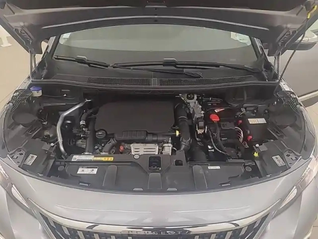 Peugeot 3008 1.2 puretech 130ch s&amp;s eat6 — photo 24