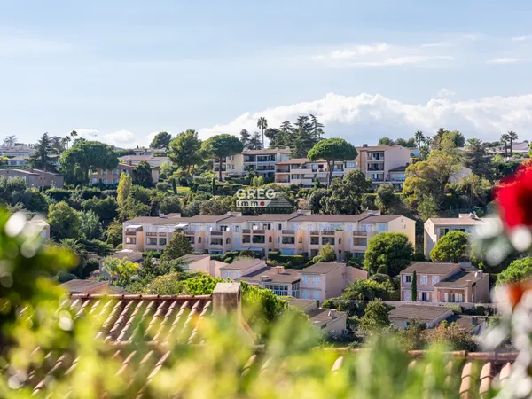 À vendre Superbe 2 pièces rénové au calme, proche du Parc