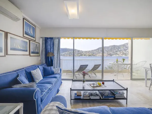 Saint-Jean-Cap-Ferrat – Appartement en duplex pieds dans l’eau