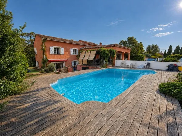 Villa 10 pièces 220 m²