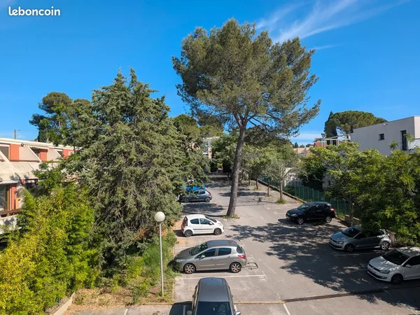 Montpellier quartier facs au calme Très joli studio en parfait état sis au 2eme et dernier étage ave