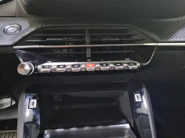 Peugeot 208 hybrid 100 e-dcs6 — photo 27
