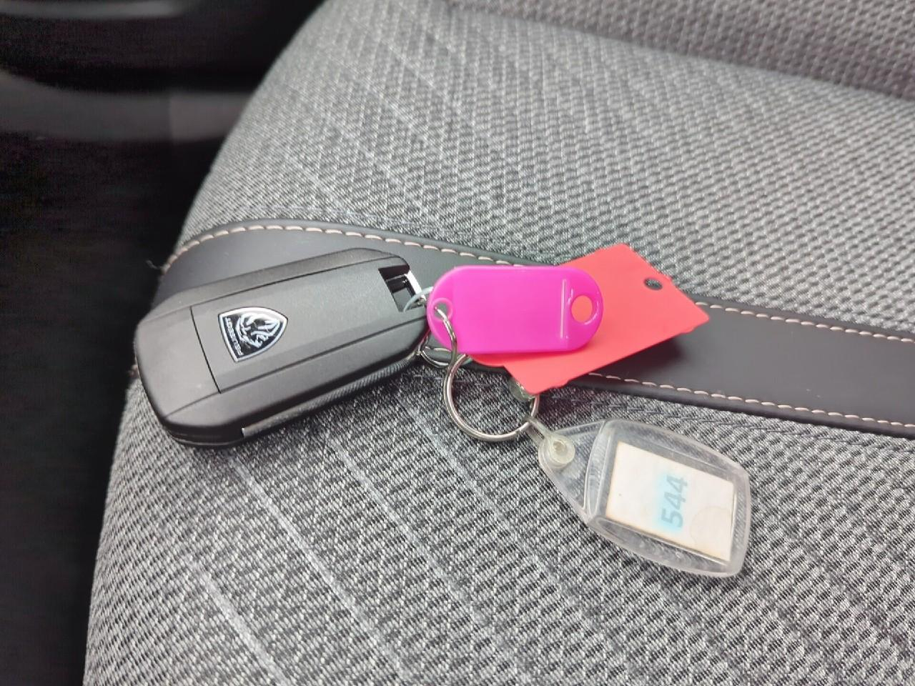 Peugeot 2008 hybrid 145 ch e-dcs6 allure — photo 29
