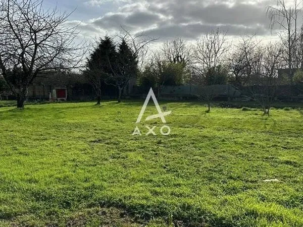 Terrain constructible 590 m²
