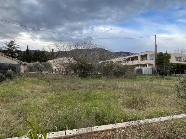 Terrain 337 m²
