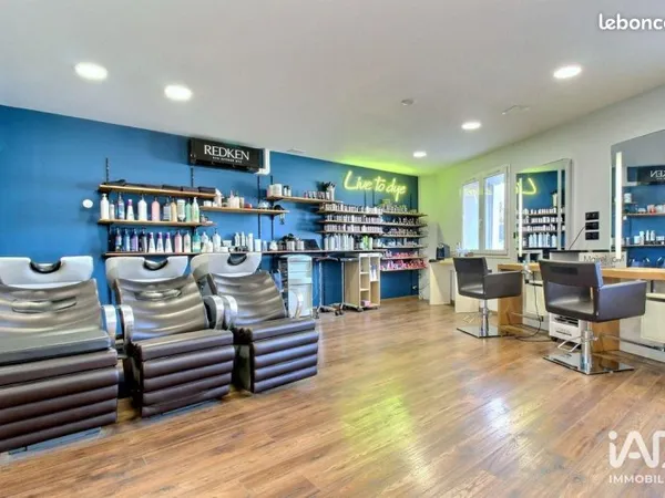 Boutique 65 m² CABRIÈS