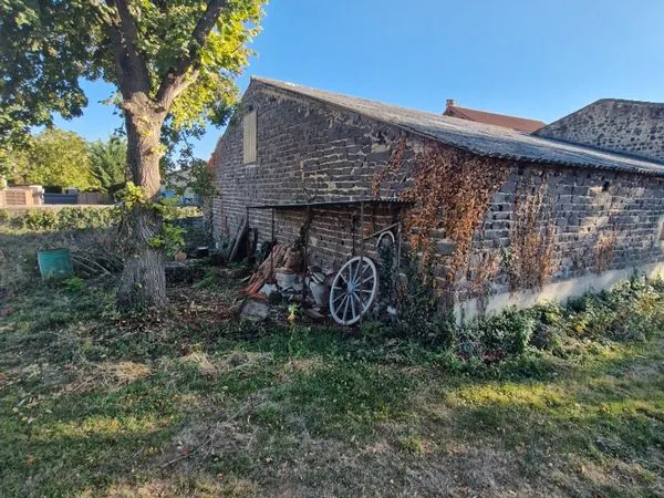 GRANGE EN PIERRE À RÉNOVER - 180 m² - TERRAIN ENV. 600 m² - ENNEZAT