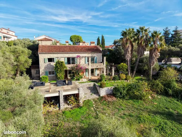 Maison 7 pièces 205 m²