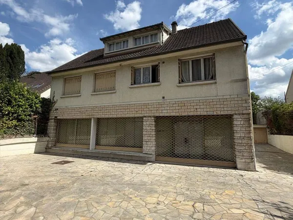 Maison 9 pièces 225 m²