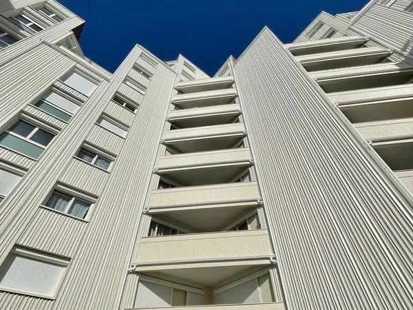 Appartement 3 pièces avec parking privé couvert et terrasse