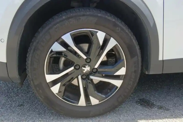 Peugeot 2008 puretech 130 s&amp;s eat8 — photo 12