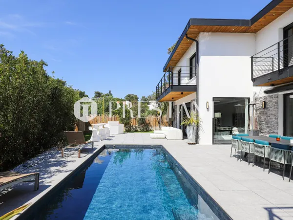 AUGUSTA - VILLA CONTEMPORAINE AVEC PISCINE A CHIBERTA - 6 PERSON