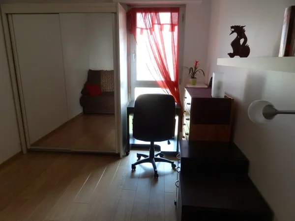 Chambre meublée dans F2 calme et bien situé