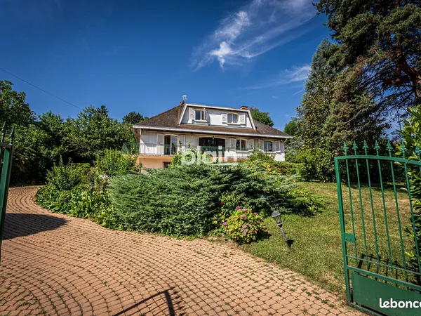 Maison 9 pièces 210 m²