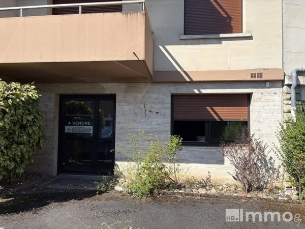 Local professionnel 127 m²