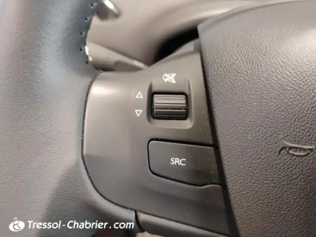 Peugeot 208 puretech 82ch s&amp;s bvm5 signature — photo 16
