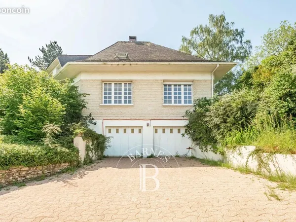 Propriété 8 pièces 243 m²