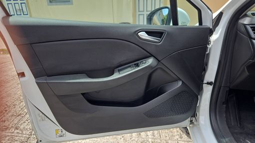 Renault Clio 1.0 TCe 100 - Zen – 2020 – 60798 km – Essence – Boîte Manuelle — photo 47