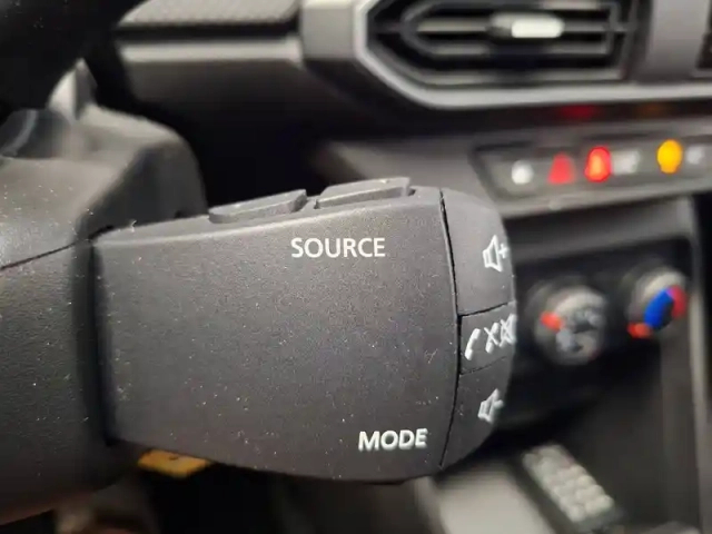Dacia Sandero sce 65 — photo 33
