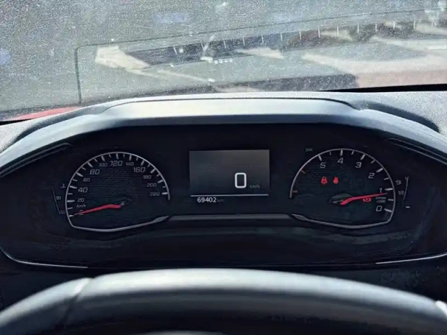 Peugeot 208 puretech 100 s&amp;s bvm6 — photo 10