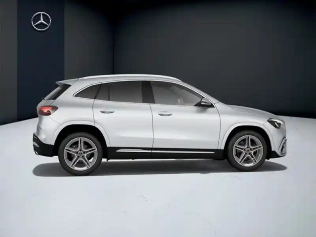 Mercedes Gla 200 d amg line — photo 17
