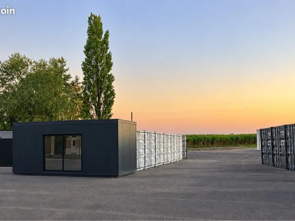 Garde-meuble / box / garage / local de stockage / dépôt / local professionnel / entrepôt