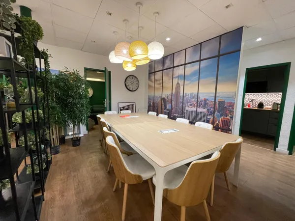 Loue 1 à 6 postes de travail - loft commercial