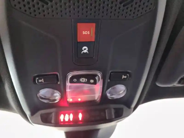 Peugeot 2008 hybrid 145 e-dcs6 — photo 43