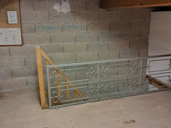 Commerce Location Grasse 2p 95m² 833€