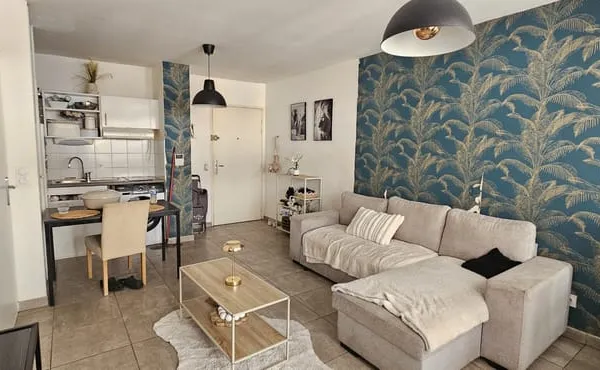 Toulon, quartier saint jean appartement type 2 avec parking