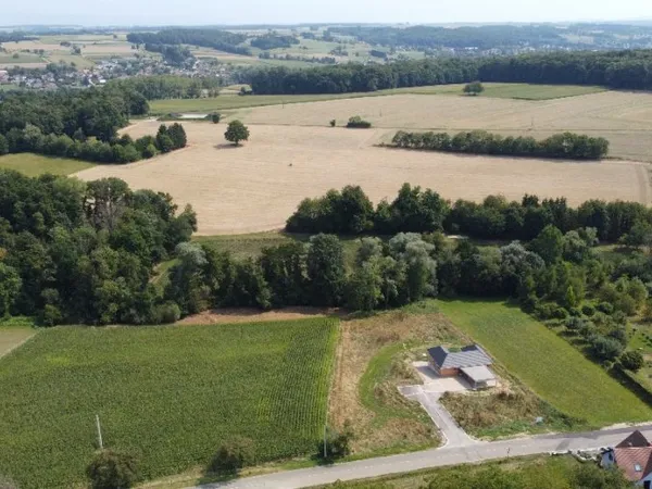 Terrain 606 m²