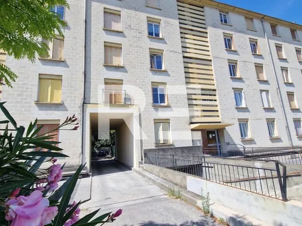 Appartement 44 m² type P2 les Amoureux / rte de Beaucaire