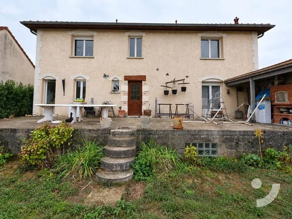 Maison 7 pièces 310 m²