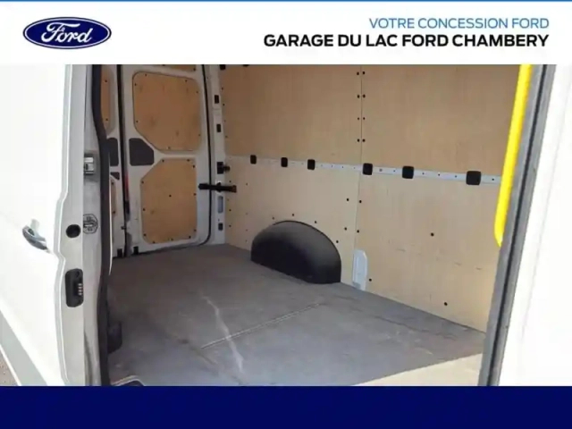 Volkswagen Crafter fg 35 l3h3 2.0 tdi 140ch business traction — photo 11