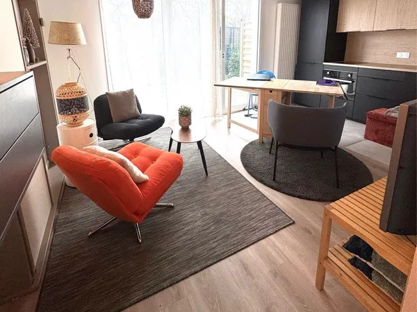 Cabinet lumineux avec terrasse - Chaville - 2 jours par semaine - 320 par mois soit 40 par jour
