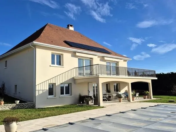 Maison 5 pièces 222 m²
