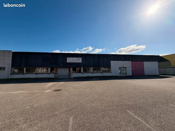 Local d'activité 2 200 m²