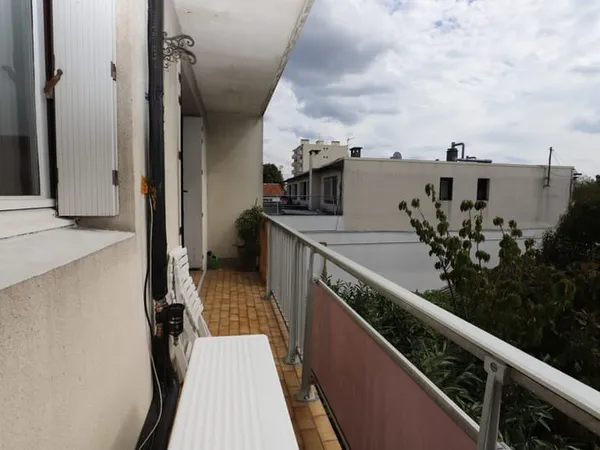 Appartement 2 pièces avec balcons proche métro 11