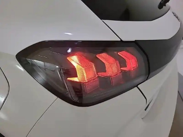 Peugeot 208 electrique 50 kwh 136ch — photo 51