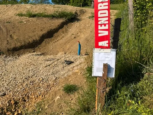 Terrain / place à bâtir