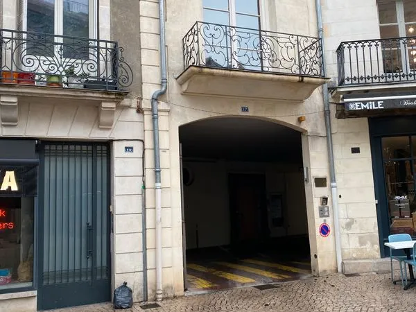 Place de parking hypercentre Poitiers
