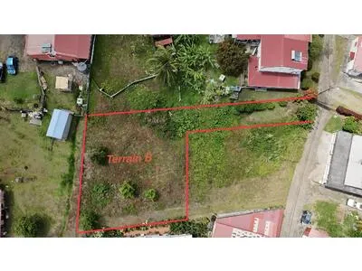 Terrain de 736 m² m²