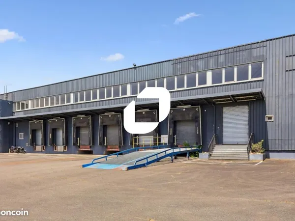 Local d'activité 3 840 m²