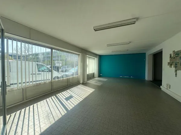 Local commercial 200 m²