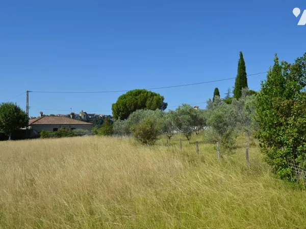 Terrain 693 m²