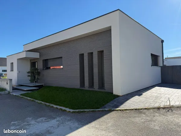 Maison contemporaine de plain-pied avec piscine - Habsheim