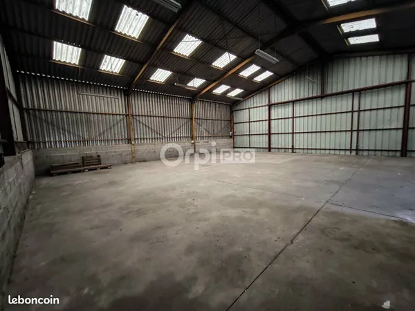 Local d'activité 240 m²