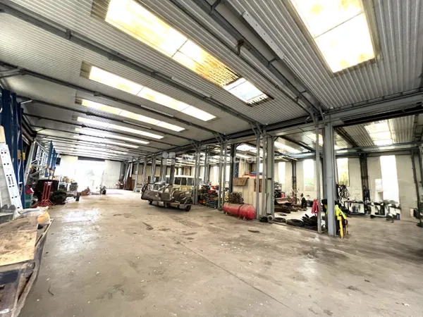 A vendre , Vernon ( 27200 )  local d'activite ,  742 m2